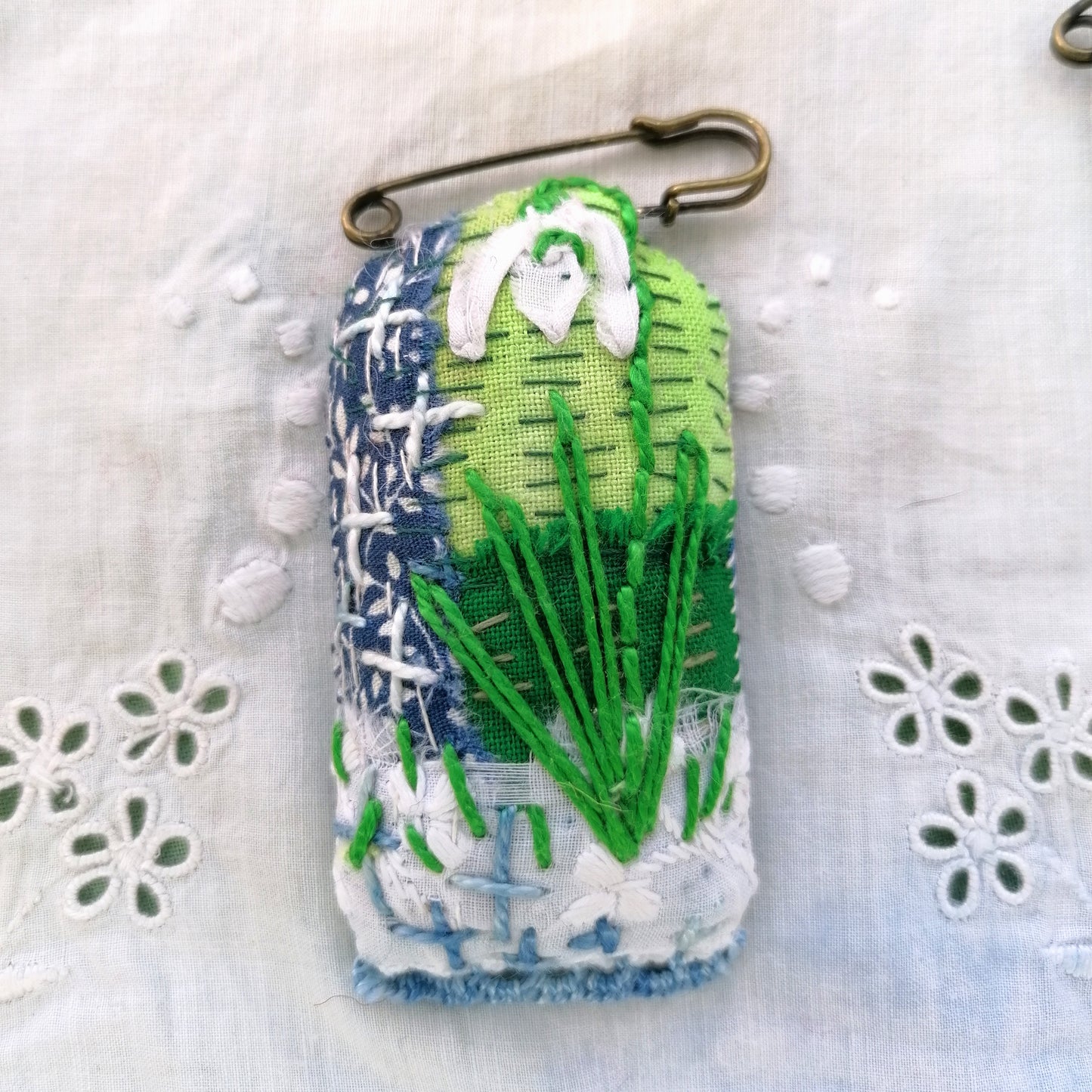 Tag shaped, padded and embroidered snowdrop brooch 3 on vintage style bronze tone kilt pin